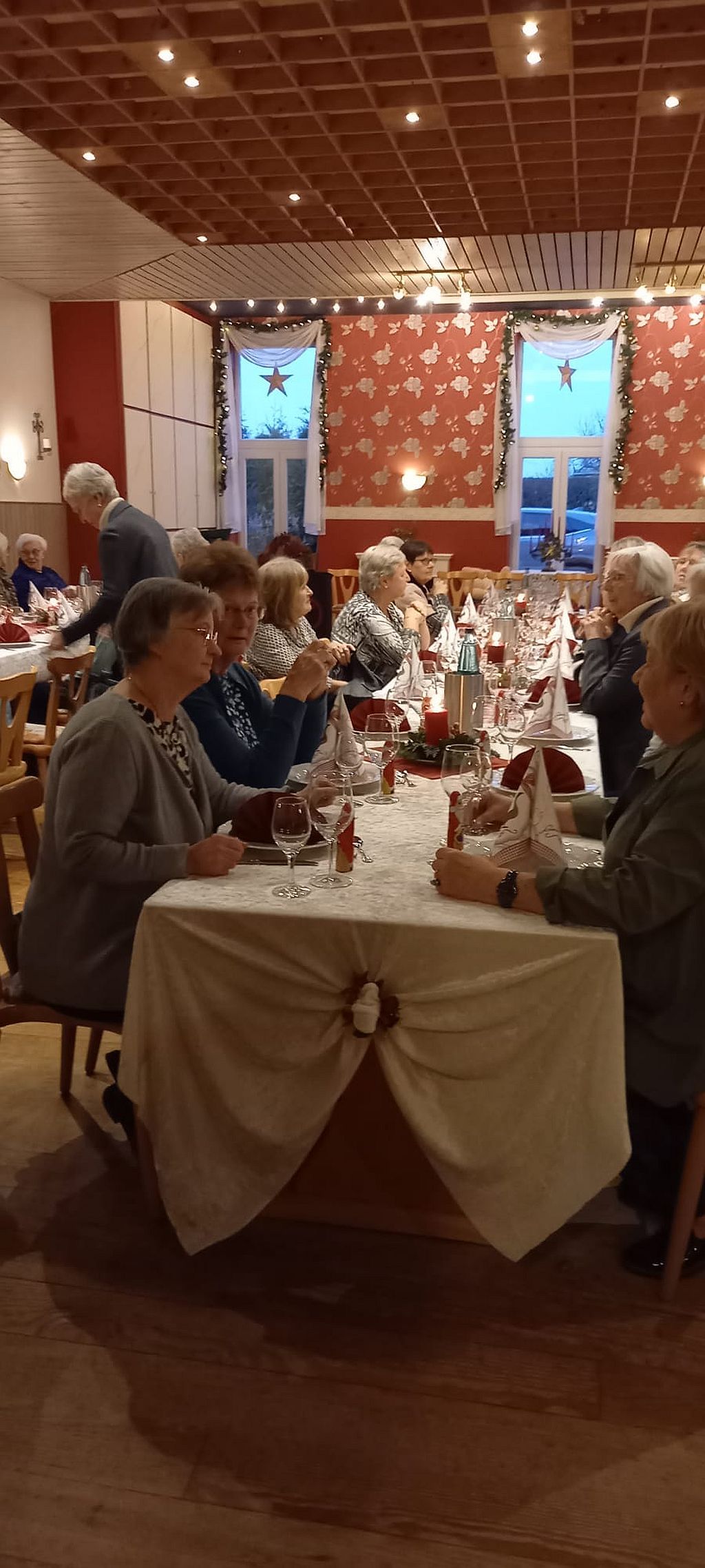 Advent Gruppe am Tisch