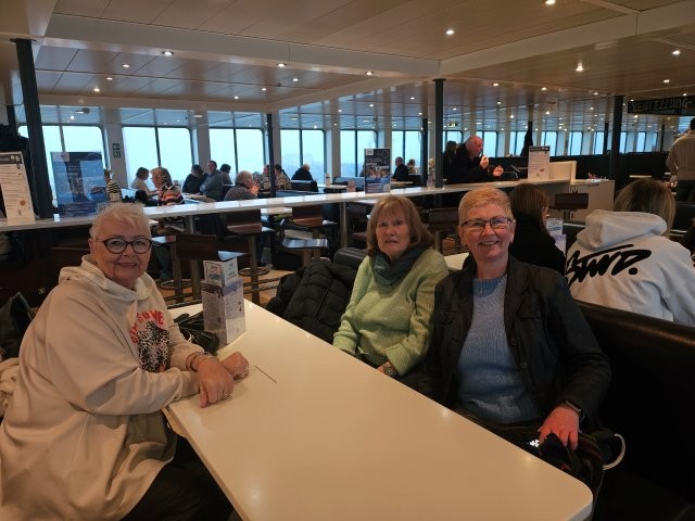 Anita und Erika mit Frau